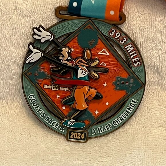 2024 Run Disney Goofy's Race‎ and a Half Challenge Medal With Lanyard 39.3 Miles - Picture 1 of 4